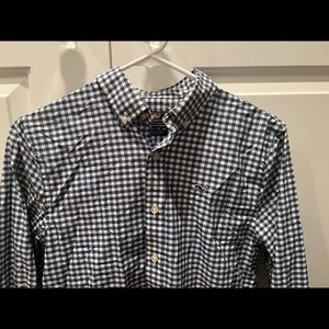 Vineyard Vines boys’ performance button down. Size M (12-14).